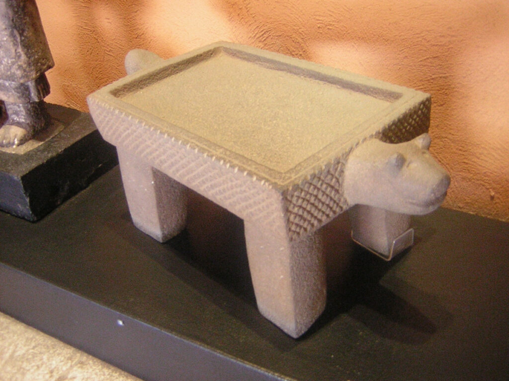 Metate in a museum shaped like an animal