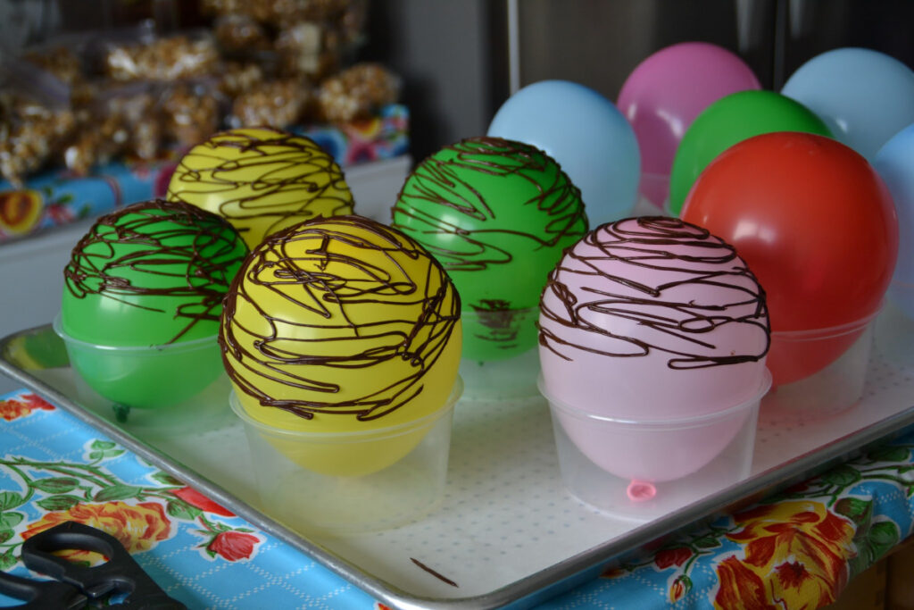 chocolate balloons, nest, bowl, kids activity, chocolate decoration
